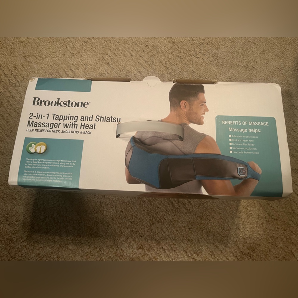 LIKE NEW Brookstone 2 in1 Tapping and Shiatsu neck and shoulder massager w heat